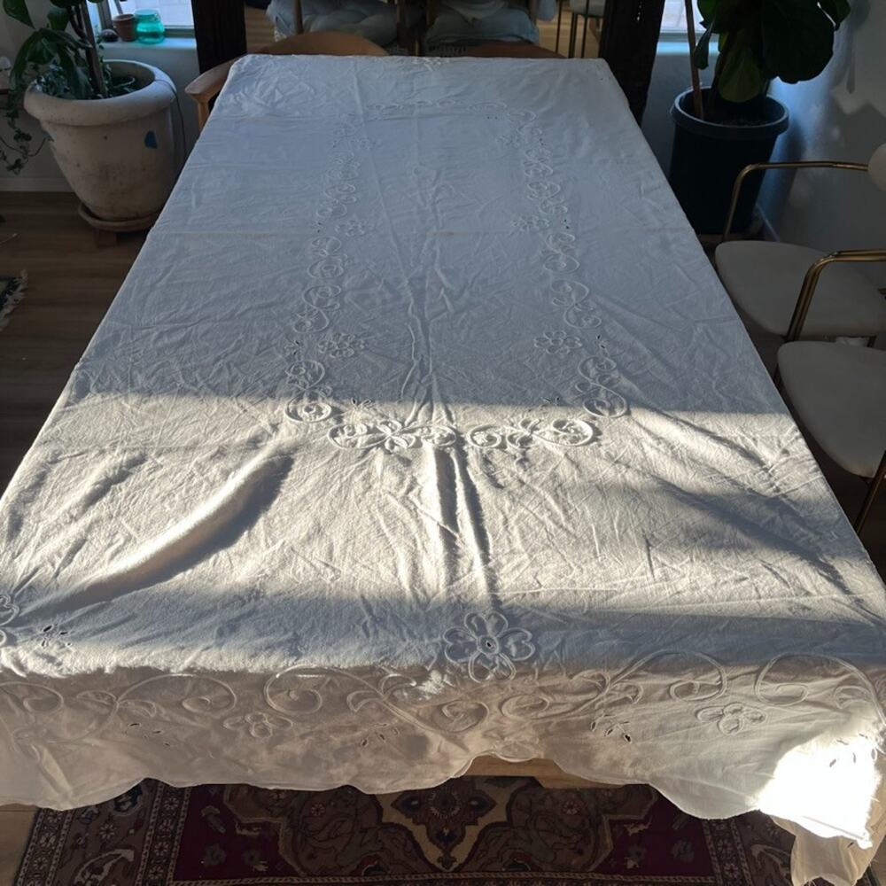 White Raised Floral Tablecloth 66 x 100 in Intricate Cutwork Scalloped Edge